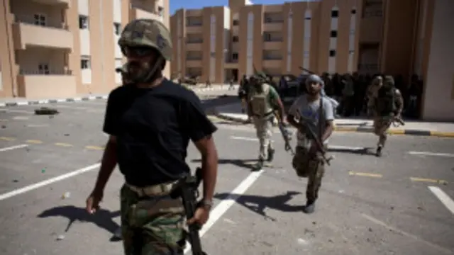 Giao tranh trên đường phố Sirte