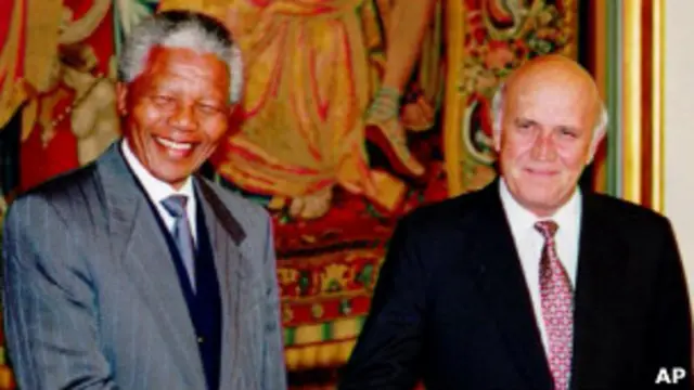 Hai ông Mandela và De Klerk được giải Nobel Hòa bình vì tinh thần hòa giải