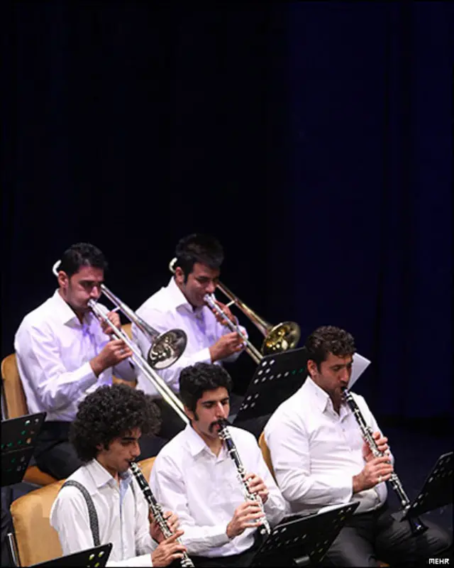  اِولین باغچه بان سال ها پیش از انقلاب ایران همراه ثمین به ایران رفت و در ۲۲ سالگی نخستین کلاس تخصصی آواز را در هنرستان عالی موسیقی تهران بنیان گذاشت.