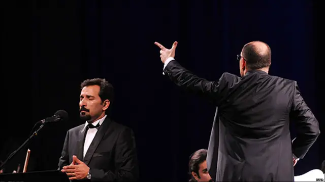 قطعات "اهل کاشانم"، "گوش کن"،"هیچستان"، قطعه بی کلام "بی کران"، "اینجا کسیست پنهان" و " تیز دوم" در این کنسرت اجرا شد.