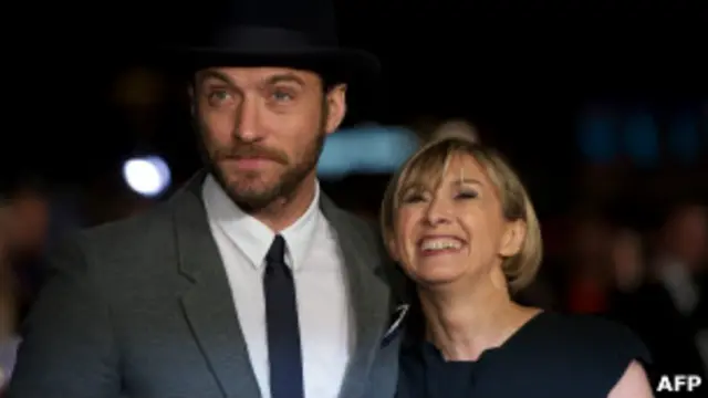 المدير الفني للمهرجان ساندرا هيبورن والممثل جودي لو