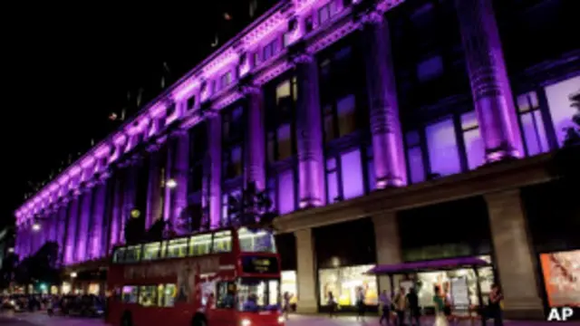 大型商场Selfridges吸引了无数中国人前来消费