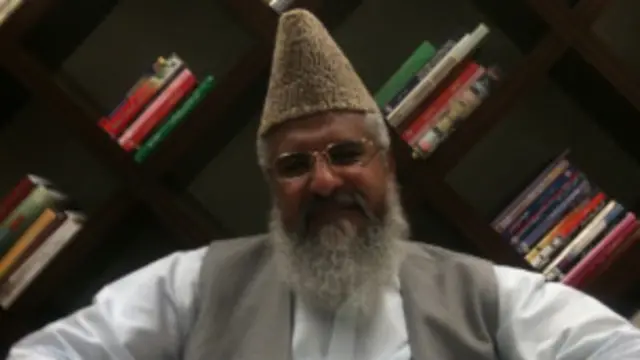 این مملکت اکثرا سنیمذهب است. بنابرین، رئیس جمهور، نخست وزیر، رئیس ارتش و رئیس دادگاه عالی پاکستان باید سنیمذهب باشند