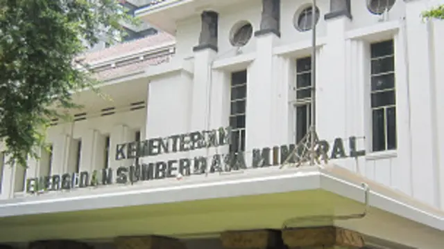 Kementerian ESDM menyatakan, pemerintah tetap akan melanjutkan proyek PLTU di Batang, Jateng. 