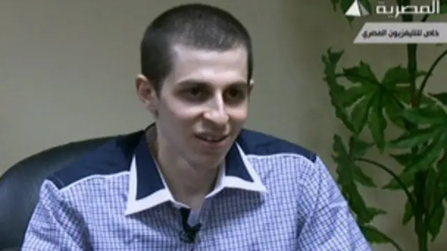 Gilad Shalit trả lời phỏng vấn trên đài truyền hình Ai Cập sau khi được tự do