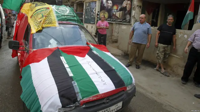 Машина с флагами