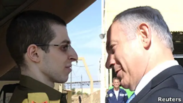 بنیامین نتنیاہو نے خود گیلاد شالت کا ہوائی اڈے پر استقبال کیا