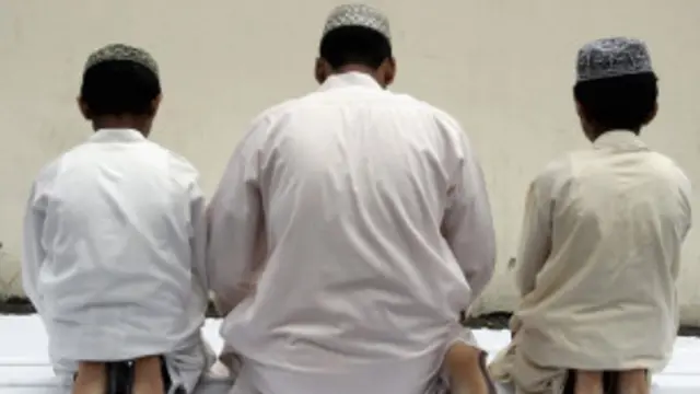 د (جامعه تعلیم القرآن والحدیث) په نامه دا مدرسه د خیبر پښتونخوا ګنج دروازې هزارخوانې کې پرته ده، چې هلته یوه مشهوره هدیره هم ده.