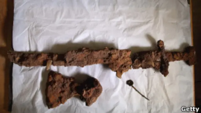 Старинные предметы из захоронения викингов