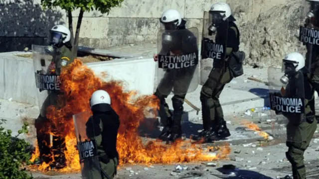 Bentrok dalam unjuk rasa di Yunani