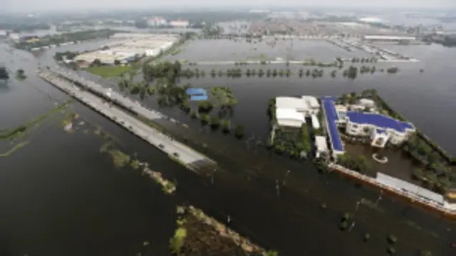 कई हफ़्तों की भारी बारिश की वजह से थाइलैंड के 25 प्रांतों में बाढ़ की स्थिति है