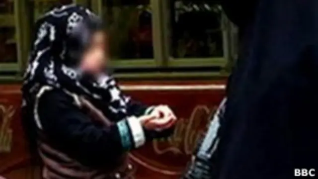 Девочка-нищенка на улице Лондона