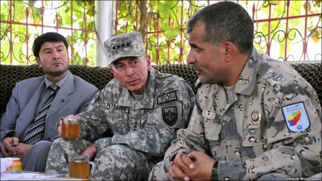 Музлаган муносабатлар кейинчалик узоқ муддатли, секин-аста эриш даврини бошдан кечирди. АҚШ расмийлари Термез ва Ҳайратон орқали ўтадиган Шимолий таъминот йўли масаласида музокаралар олиб бориш учун Тошкентга серқадам бўлиб қолдилар. Улардан бири Афғонистондаги НАТО қўшинлари қўмондони Генерал Петреус эди. У расмийлар билан чегаранинг Афғонистон тарафида ҳам учрашди.