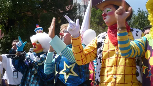 Payasos contra la violencia