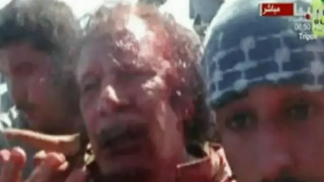 பிடிக்கப்பட்ட நிலையில் கடாஃபி