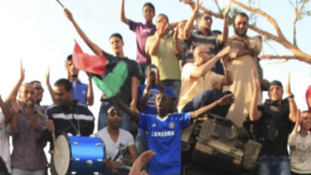 Quân nổi dậy Libya ăn mừng chiến thắng