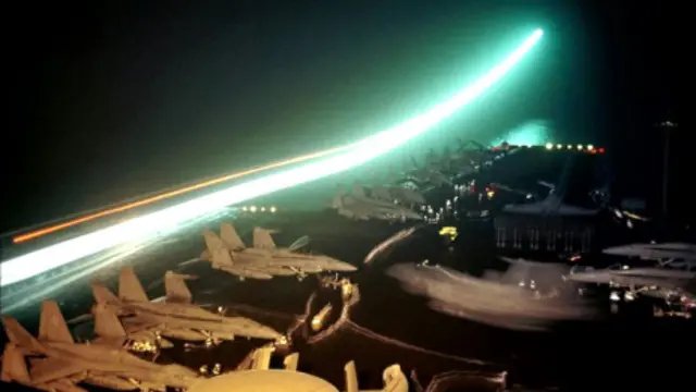 Hàng không mẫu hạm USS Enterprise bắn hỏa tiễn - hình tư liệu