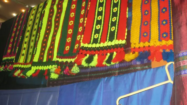 په دې نندارتون کې ځینې خونې د لاسي صنایعو د تولیداتو نندارې ته هم ځانګړې شوې دي.