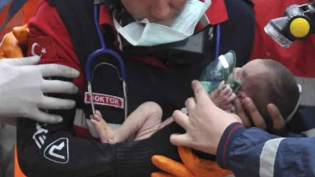 Bayi yang selamat dari gempa Turki