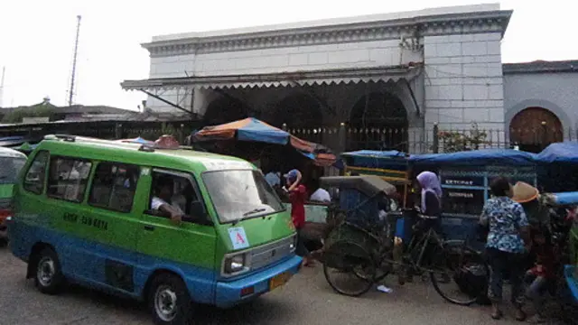 Sebanyak 60% suku cadang dibeli dari impor, kata Eka Sari Lorena.