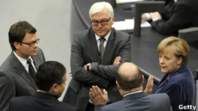 أعضاء في الائتلاف يطالبون بتدابير للحد من "سياحة المنافع"