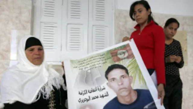 Mẹ của Manoubia Bou Azizi