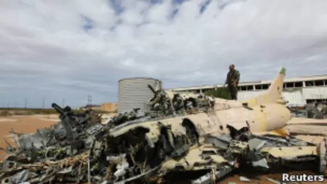 Xác phi cơ quân sự của Gaddafi