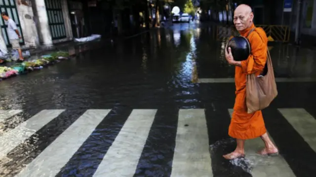 Warga ditengah genangan rendah Bangkok