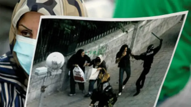 در پی اعتراضات به نتایج انتخابات دور دهم ریاست جمهوری زنان گفتمان برابری خواهی را در بستر گفتمان دموکراسی خواهی پیش بردند