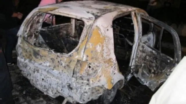 Mobil di Israel yang rusak akibat serangan roket