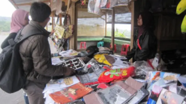 Toko warga di Merapi