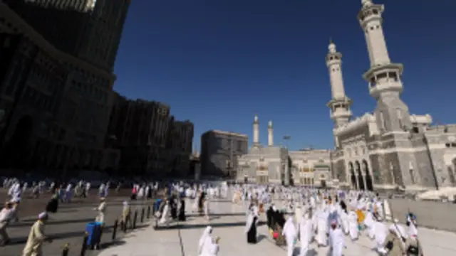 Arab Saudi mengurangi kuota haji selama ada proyek perluasan Masjidil Haram. 