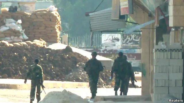 Militer Suriah di pinggiran kota Homs