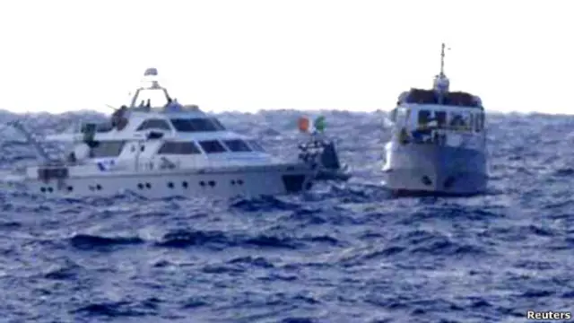 Dua kapal yang mencoba menerobos blokade laut Israel, 4 November 2011.