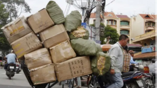 Hàng triệu người bị ảnh hưởng bởi lạm phát và kinh tế yếu kém trong vài năm qua.