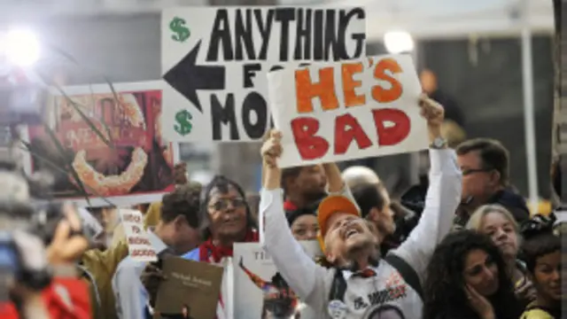 Жексондун сот тышындагы күйөрмандары 