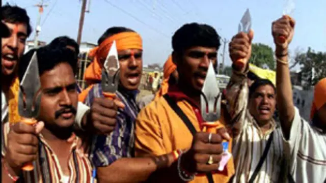 بلوائیوں نے دو کم سن بچوں سمیت ایک ہی خاندان کے گيارہ افراد کو قتل کر دیا تھا 