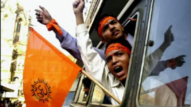 فسادات کے دوران بلوائیوں نے پانچ سو سے زیادہ مساجد اور درگاہیں تباہ کردی تھیں