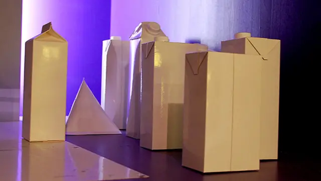 آج کل دودھ اور جوس ایسے ٹیٹرا پیک ڈبوں میں بازاروں میں دستیاب ہے۔ کاغذ اور پلاسٹک سے بنے ان ڈبوں میں موجود چیزیں ہوا اور گرد سے بچی رہتی ہیں۔