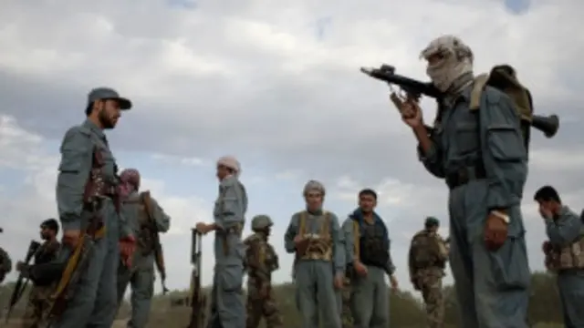 ښاغلي وجک وويل بريدګر د افغان پوځ رسمي يونیفورم پر غاړه درلود.