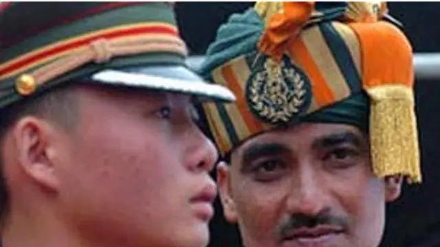 भारतीय और चीनी सैनिक