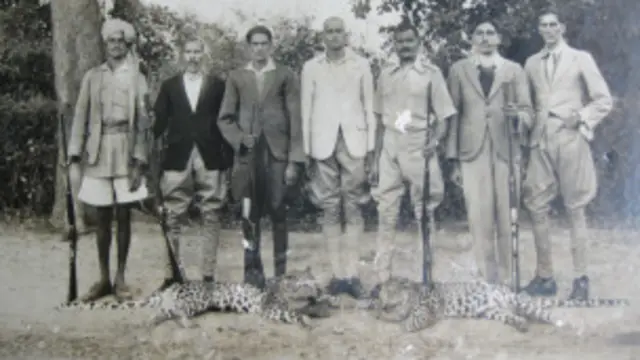 नरेंद्र 'मधुकर' के घर पर पुराने दिनों की कई निशानियाँ अब भी मौजूद हैं.