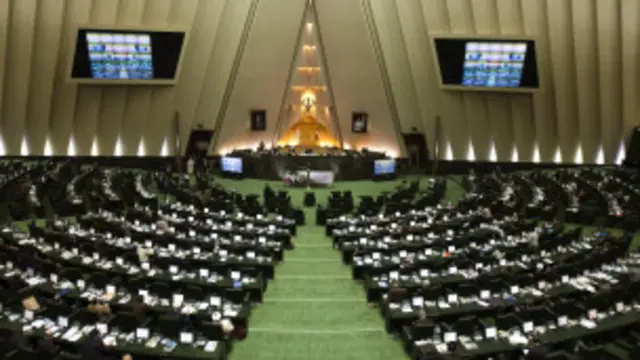 نمایندگان مجلس ایران با ۱۷۹ رأی موافق، ۴ رأی مخالف و ۱۱ رأی ممتنع، کلیات طرح دو فوریتی کاهش روابط با بریتانیا را مورد تصویب قرار دادند