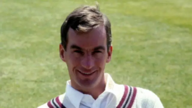 रोबक सोमरसेट काउंटी टीम के कप्तान थे