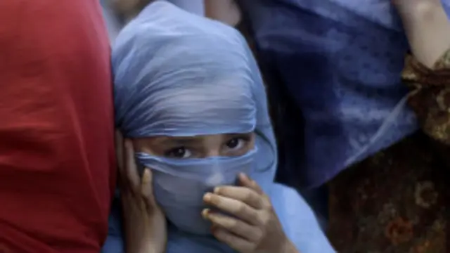 ایک رپورٹ کے مطابق سنہ دو ہزار دس کے مقابلے میں سنہ دو ہزار گیارہ میں پاکستانی خواتین پر تشدد کے واقعات میں اضافہ ہوا ہے۔