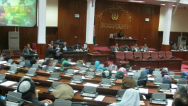 اعضای مجلس گفته اند که حکومت بدون مصوبه مجلس سقف بودجه دو سال پیش را بالا برده است