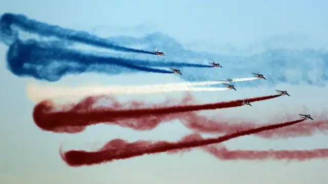 فرانسوي ډله د هوايي نندارې پرمهال.