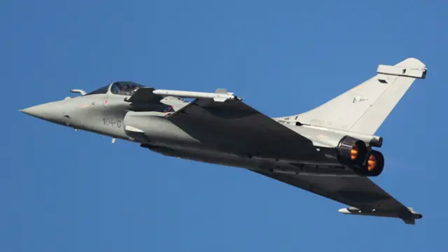 ''راویل'' جنګي الوتکه هم پر اسمان راڅرګنده شوه. 