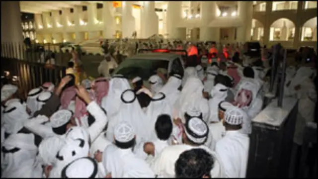 متظاهرون كويتيون