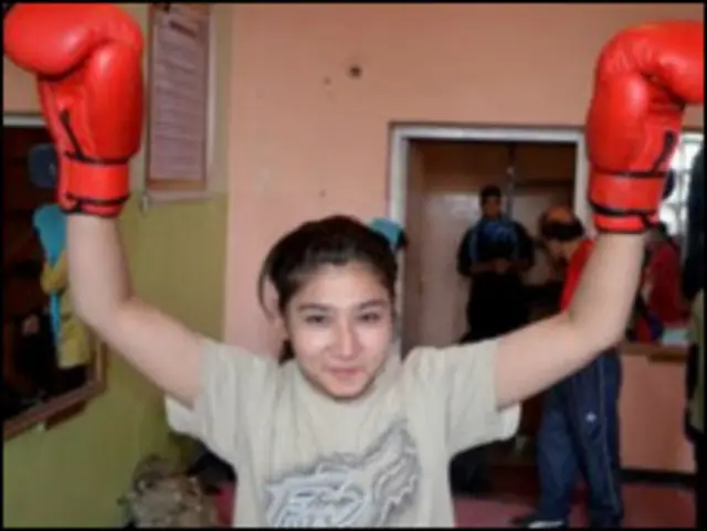 Katta kokraklar bilan etuk BBW porno Katta porno eshaklar